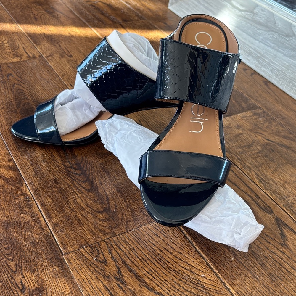 Calvin Klein Women's Cecil ~ Patent/Python Patent, Deep Navy Sandals ~ size 9